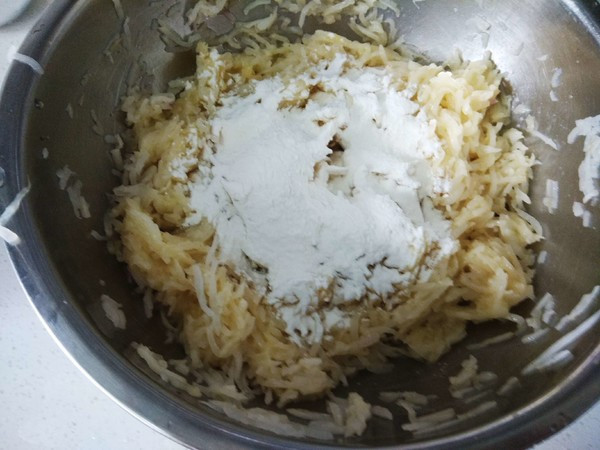 天一冷,我家就隔三差五做1回它,外酥里嫩,鲜香可口,随吃随拿