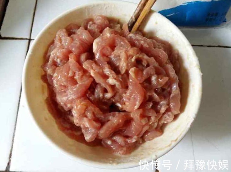 炒肉丝|无论炒啥肉，不要直接下锅炒！大厨教你1招，嫩滑香软，还不粘锅