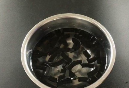 家家户户|蚊香放进水里泡一泡，解决了家家户户的烦恼，后悔没有早点知道！