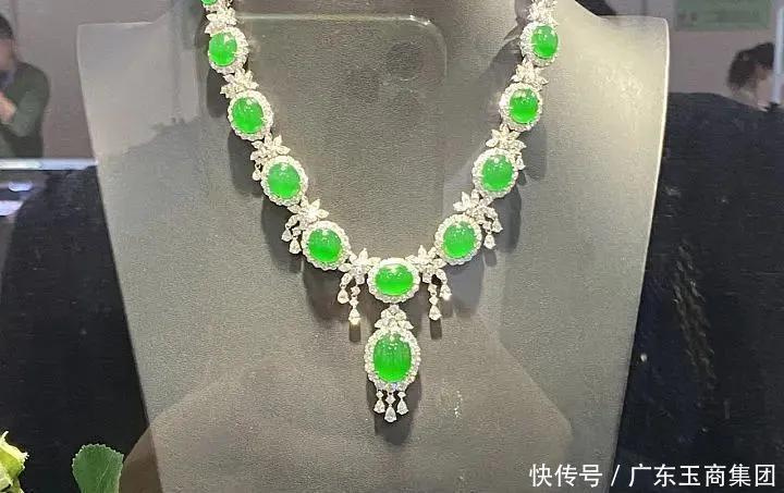 奢侈品|展会级别的翡翠长什么样,开眼!