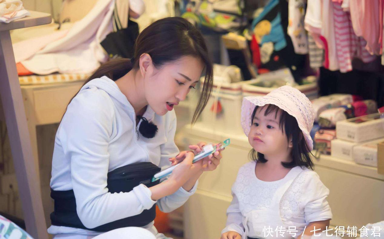 “神仙颜值女宝宝”火了,被网友期待长大,护士:我也头一回见