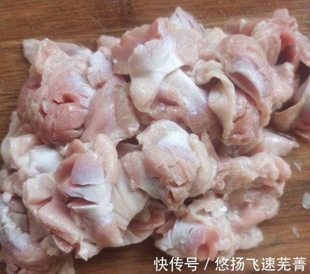 蒜薹炒鸡杂，下酒下饭棒极了！