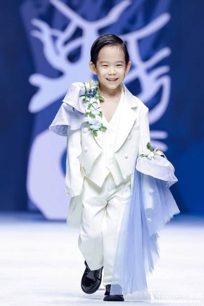 红鼓小爱?笑容魔法——AW2021中国国际时装周全新发布