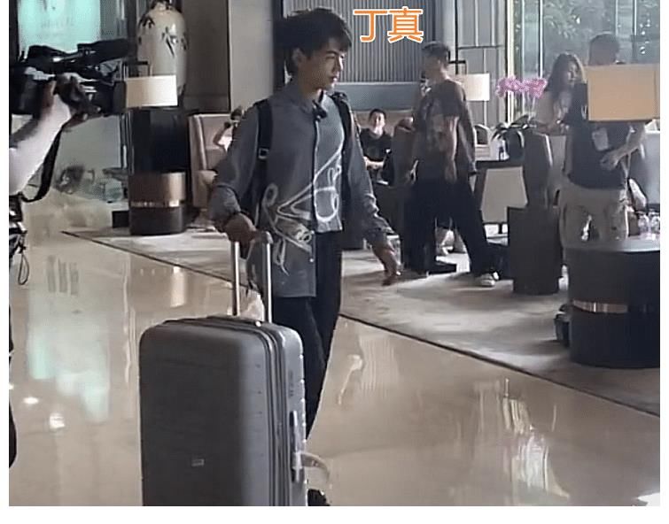 路透圖|《中餐廳5》路透，黃曉明戴金邊眼鏡儒雅帥氣，常駐嘉賓齊現身