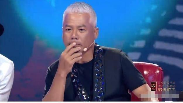 蒙面唱將|蒙面唱將迎來最大牌歌手,揭面之后猜評團(tuán)愣了,沒人敢點(diǎn)評