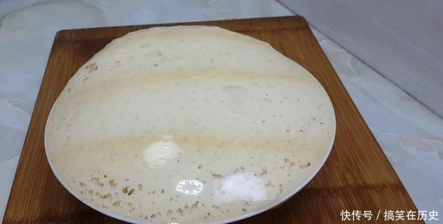 以后面粉就这样做,加3个鸡蛋,不用烤不用蒸,比蛋糕都香甜好吃
