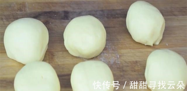 红薯别煮了,教你新做法,筷子一搅,松软香甜又拉丝,比面包还香!