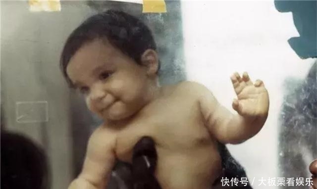 “泡泡男孩”:12岁才走出隔离罩,在死亡前第一次触摸到了妈妈