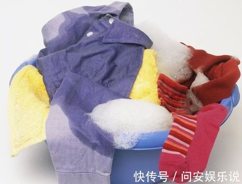 邻居|穿不上的衣服给你孩子吧,面对邻居的好意,宝妈差点骂人