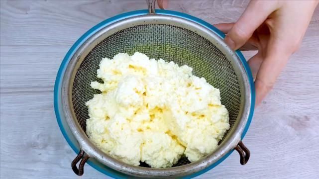 白醋|临期牛奶别扔,加3个鸡蛋做成奶酪,2斤牛奶做一大块,又香又嫩