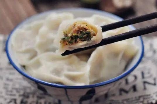 馅料|调肉馅时，有人先加水，有人先加油，顺序弄错，饺子吃着不鲜不嫩