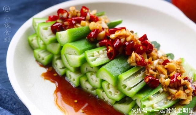 秋葵焯水，有人放油有人放盐，都不对，加2勺它，颜色青翠不变黄