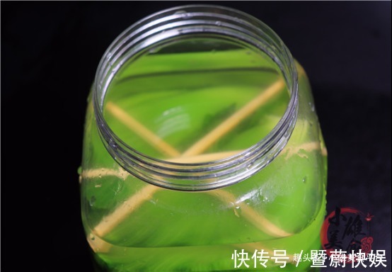 做法|老一辈腌酸菜的传统做法,不加盐三天就变酸,一年不烂,还不长毛