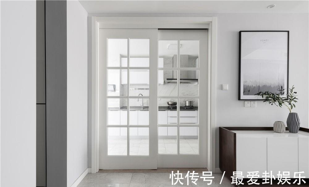 餐边柜|经典的黑白灰作为主色调,加入一些柔和的元素,打造舒适的四居室