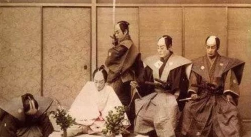 最疼|史上最疼自杀:比切腹更疼,只有这一位日本人做到了,被膜拜至今!