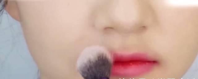 哑光唇 口红太贵?姑娘只用了1支口红 画出了8种唇色!