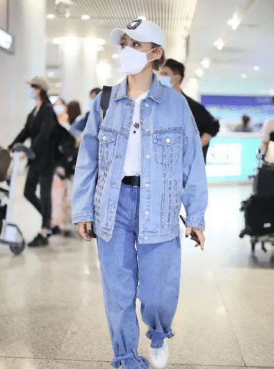 宁静活动生图流出，离开十级美颜滤镜，面容憔悴显老气