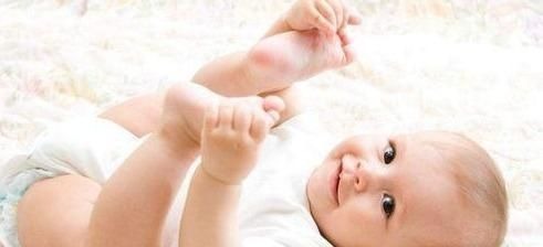 腹部|为何孩子睡觉时总爱蹬腿伴随这种情况,往往暗示你家娃正在猛长