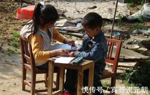 讨厌|妈妈刚走开,2岁姐姐就对刚出生弟弟“下狠手”,女儿:我讨厌他