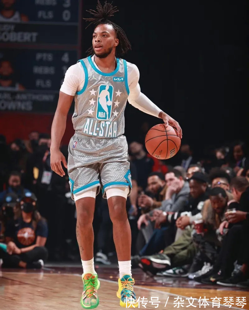 阿迪 东方力量闪耀全明星!老詹换了三双鞋,阿迪太惨,UA是最大赢家?