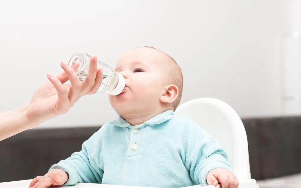 腹泻|宝宝6个月前要额外喝水吗?