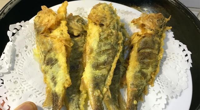 炸小黄花鱼想要金黄酥脆，试试老阿姨的这种做法，简单实用