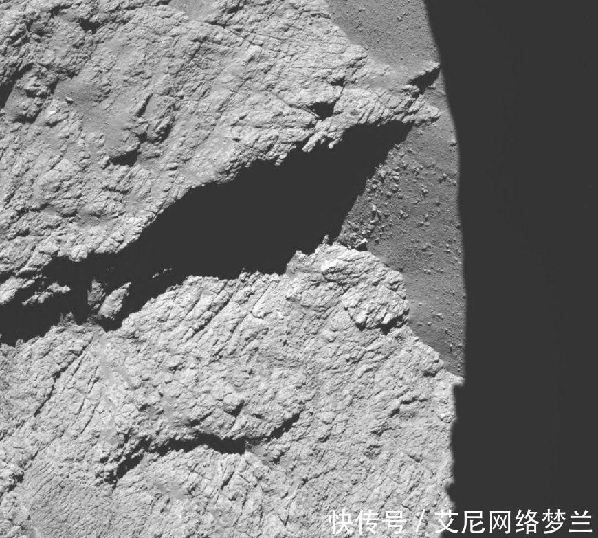 地球 在距离地球5亿公里的彗星上，飞船传回了难以置信的外太空世界