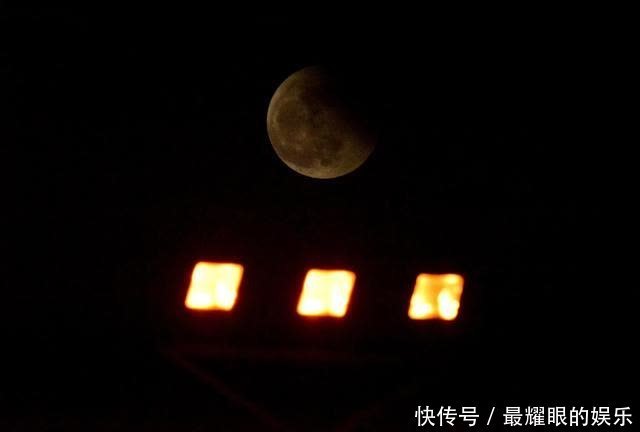 新华社记者 新华全媒+|“超级红月亮”