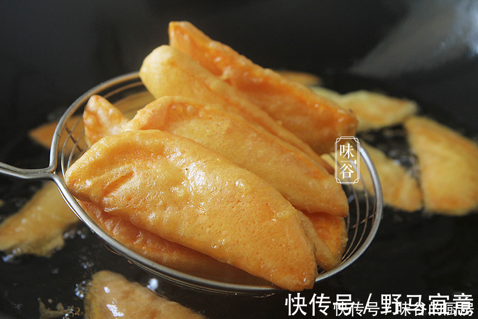 炸粉|红薯别再烤着吃了,这样做成零食,金黄酥脆又好吃,真后悔做少了
