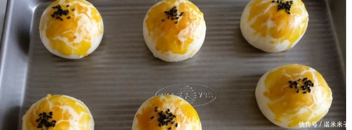 好吃|自制酥脆掉渣的麻薯肉松蛋黄酥,一口爱上,好吃到没朋友!