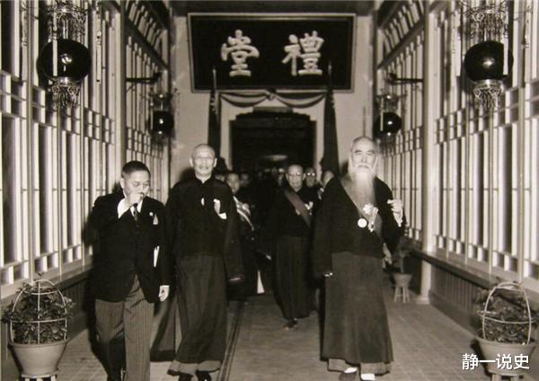 他酒醉题字“不可随处小便”，清醒后改了字的顺序，成处世哲学