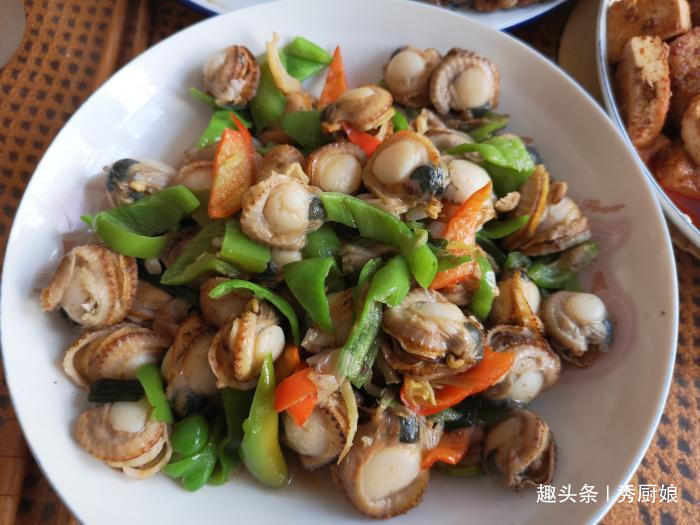 小叔子第一次带女友回家过年,嫂子做一桌好菜来招待,看看丰盛吗