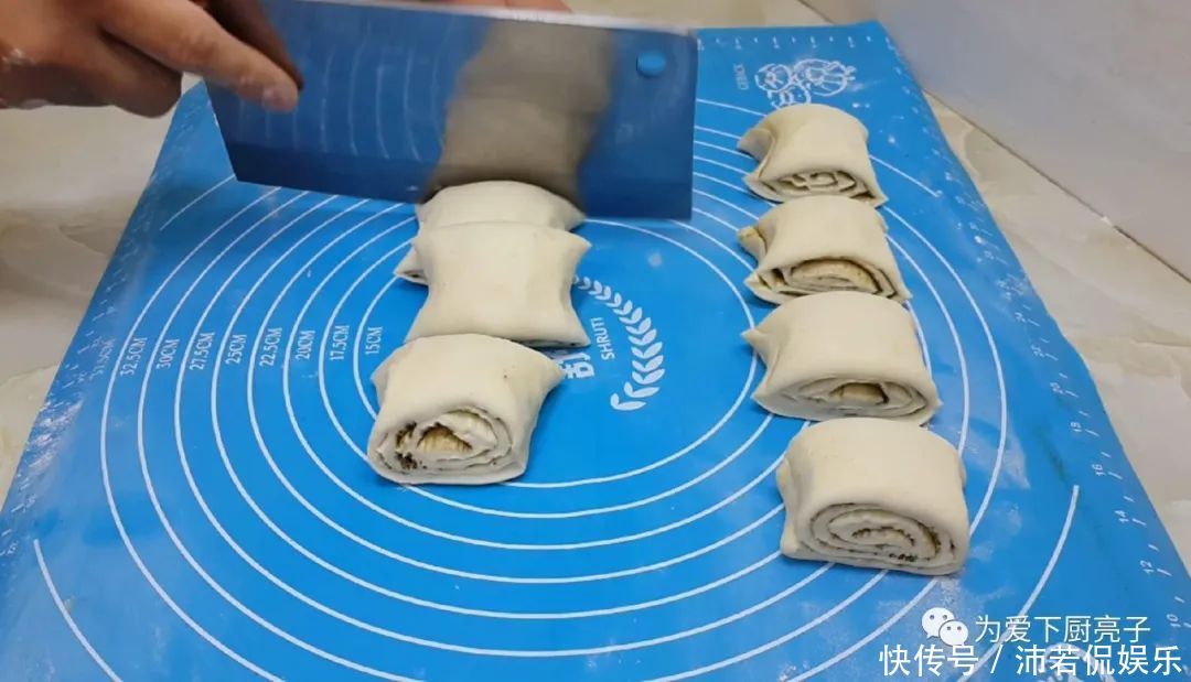 鸡蛋|烙饼这么做太香了,加3个鸡蛋,比手抓饼还香,做一次三天不起早