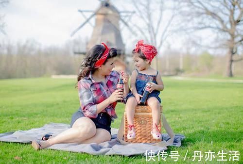 女孩|女孩因一身“好看”的衣服被冷落,格格不入的不是孩子,而是父母