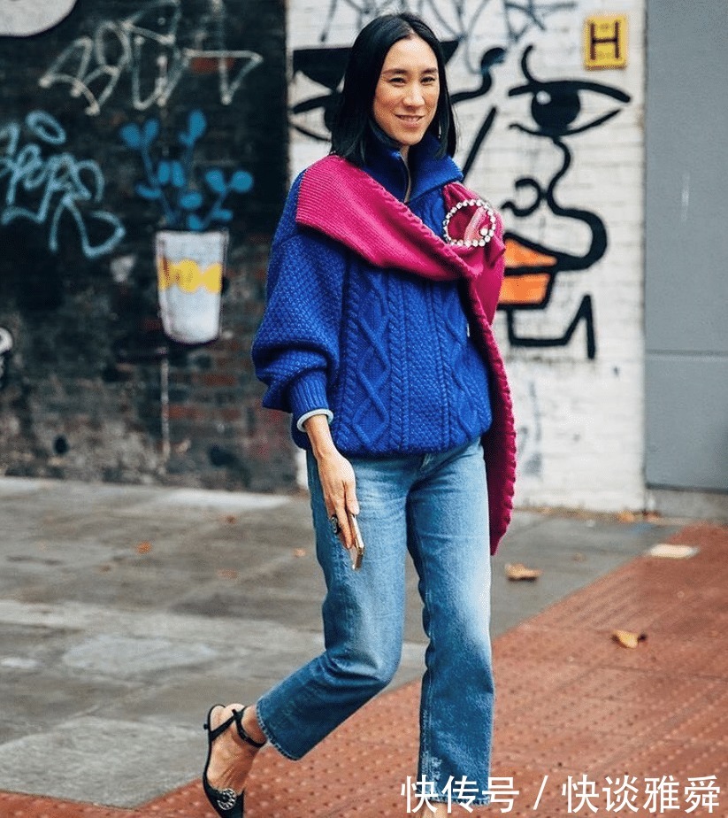 新鲜|毛衣换个搭配思路,穿出新鲜有趣的潮流穿法,让上班日常更时尚
