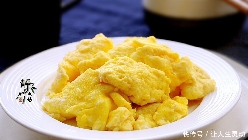 试试看|炒鸡蛋用水不用油,鲜嫩无比更健康,你快试试看