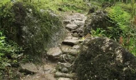 神山|这座古蜀神山，只有少数的成都人敢挑战登顶，山顶仙境唯美