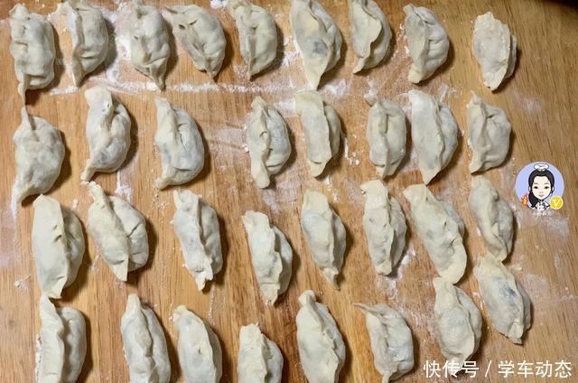 儿子最馋这馅的饺子,不加一块肉,却比肉馅还香,鲜美多汁不油腻!