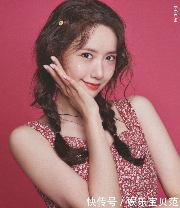 双眼皮、一字眉已经过时了,现在的美女标准是这样……