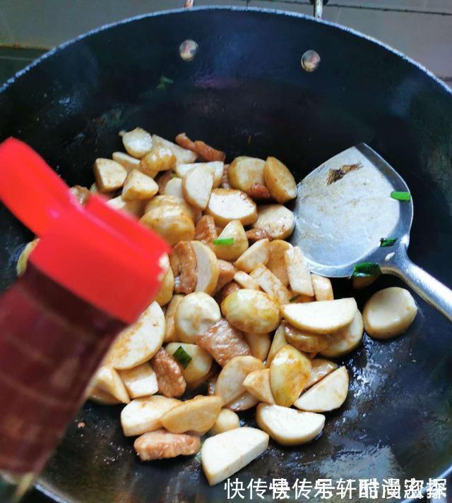 芋头|它是“碱性食物之王”,女性要常吃,头发乌黑顺滑,腰肢更细了