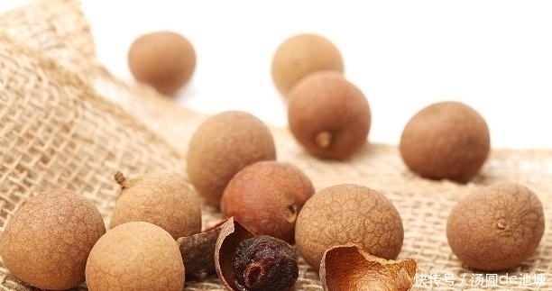 气血|气血不足的人易失眠？这4种食物换着吃，或许滋补气血，安神助眠