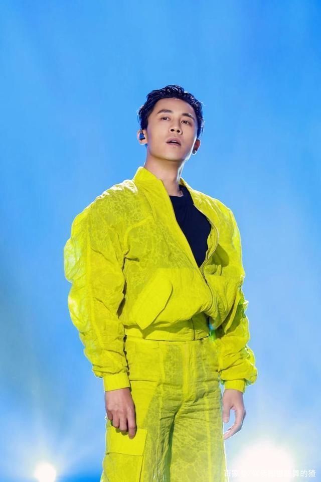 没底线?他用替身参加综艺,却依然顺利出道,做男偶像这么简单?