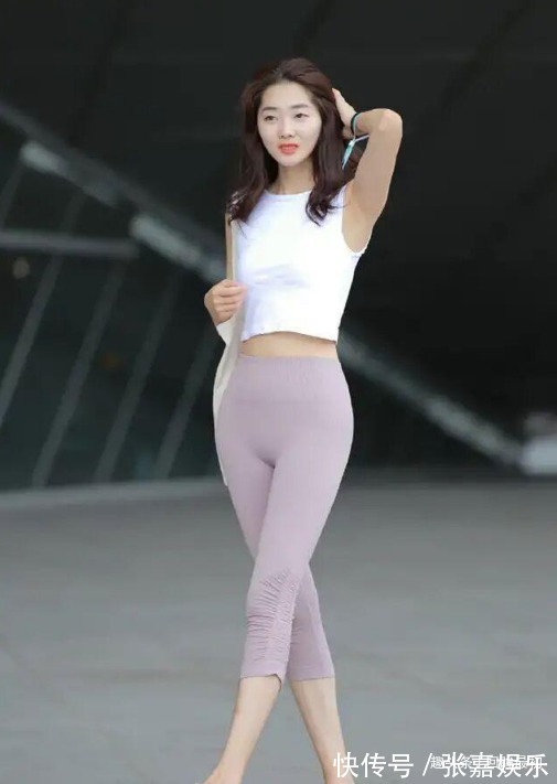 版型 蛮腰长腿的打底裤美女,尽显凹凸版玲珑曲线!