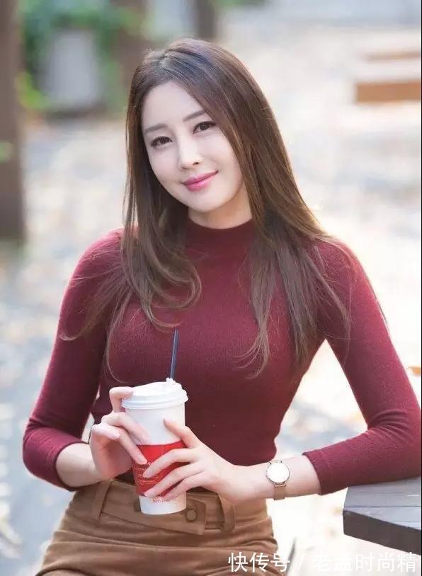 美女|街拍:明艳动人的性感美女