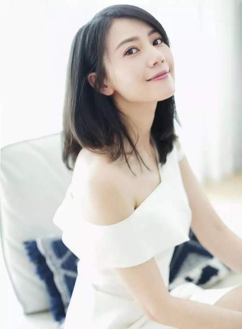 她号称“直男杀手”，出道23年从不参加综艺，网友：一股清流