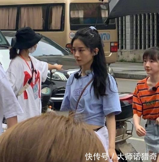 眼袋|赵丽颖《中餐厅》路人相机下的真实颜值虽然有眼袋，依旧超漂亮