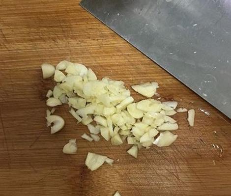 菠菜|比菠菜营养还要高,2块钱就能炒一大盘,初夏吃它最养生!