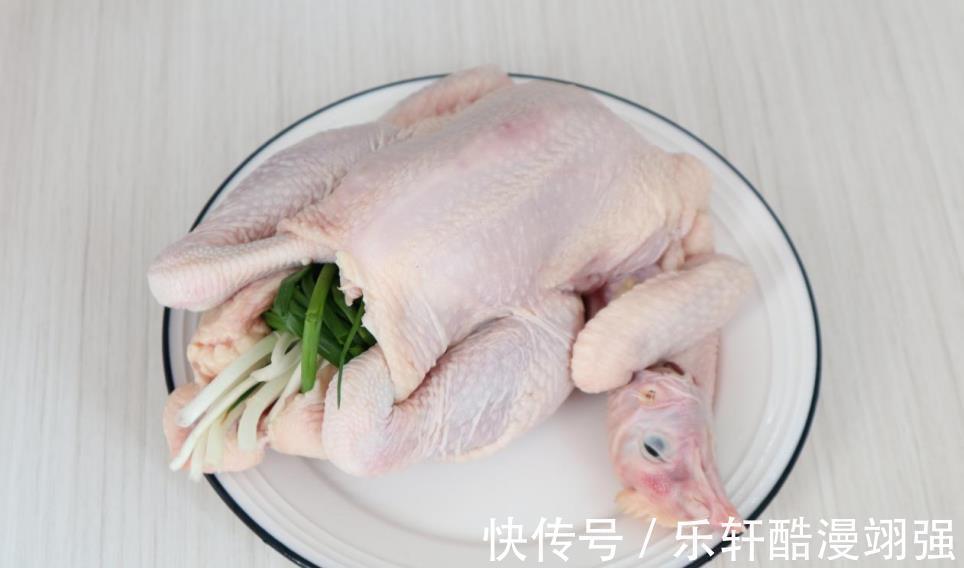 酱油鸡 鲜嫩多汁,咸香浓郁,就是干饭人的“战斗鸡”
