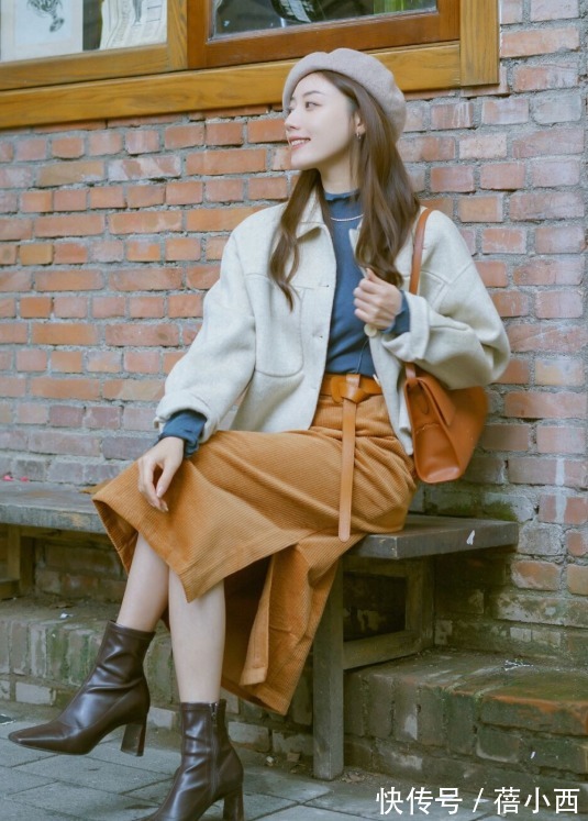 短靴|小个子新年怎么穿?建议尝试“半身长裙+短靴”,一秒显高10cm
