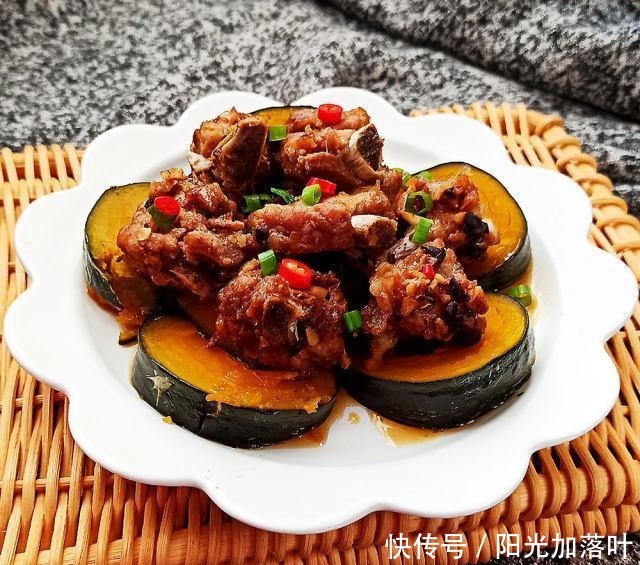 豆豉排骨蒸贝贝南瓜,软烂脱骨,香而不腻